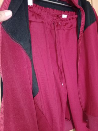 Chándal rojo y negro