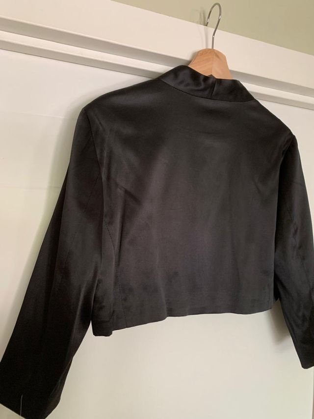Chaqueta negra de vestir corte bolero