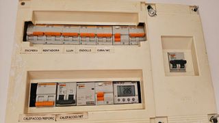 Se Ofrece servicio de electricidad en General.