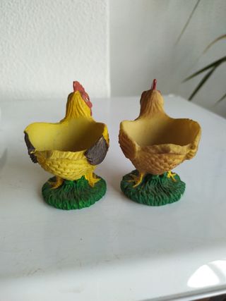 Jarra lechera y  soportes para huevos duros