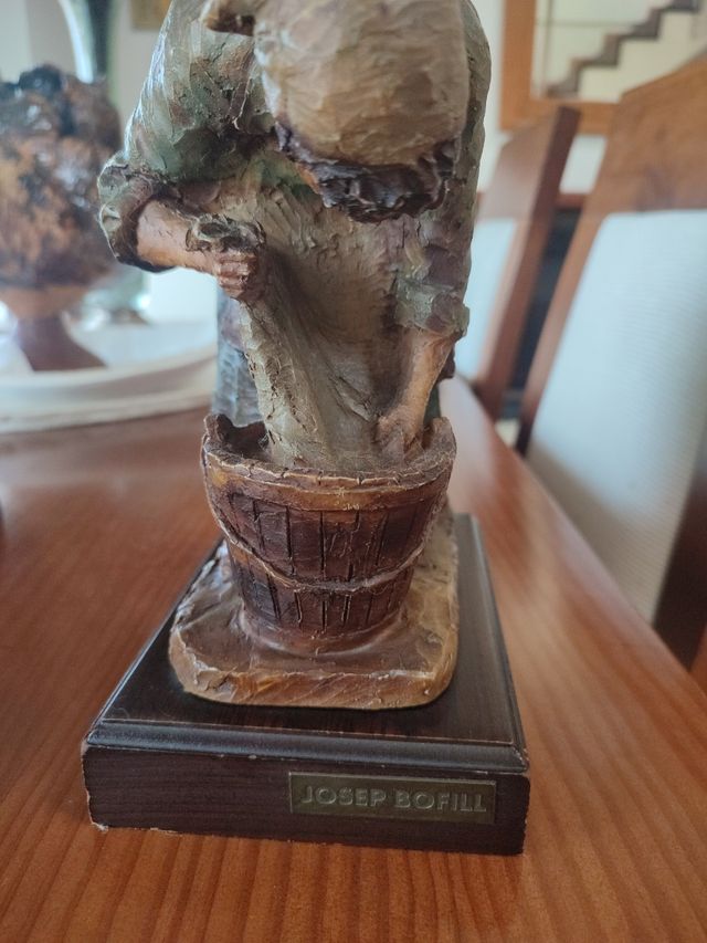 Figura Mujer Lavando, BOFILL