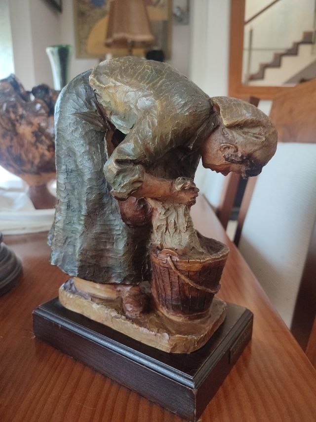 Figura Mujer Lavando, BOFILL