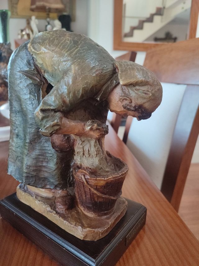 Figura Mujer Lavando, BOFILL