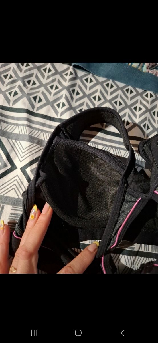 2 Sujetadores deportivos uno con copa