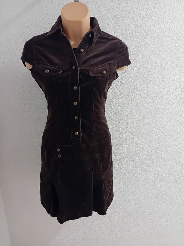 Vestido marrón de pana