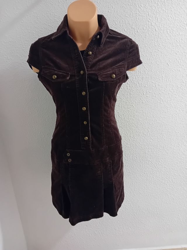 Vestido marrón de pana