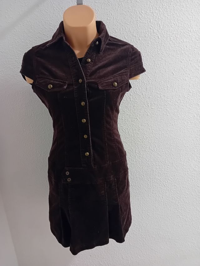 Vestido marrón de pana