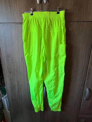 Pantalones cargo neón