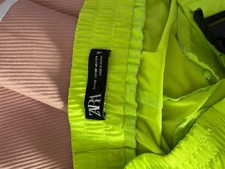 Pantalones cargo neón