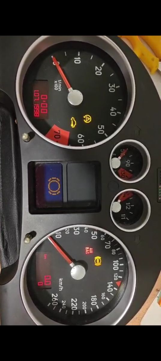 Cuadro instrumentos Audi TT Mk1. RECONSTRUIDO.