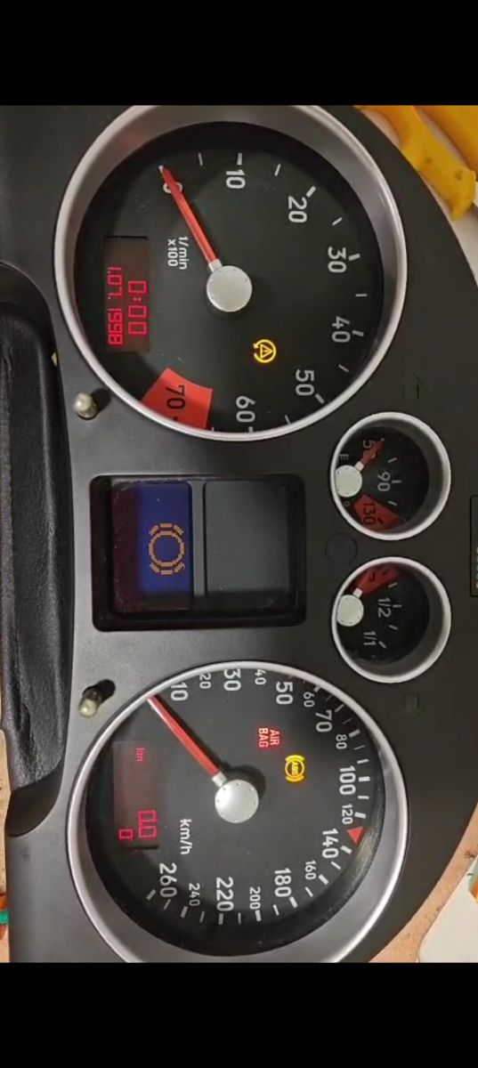 Cuadro instrumentos Audi TT Mk1. RECONSTRUIDO.