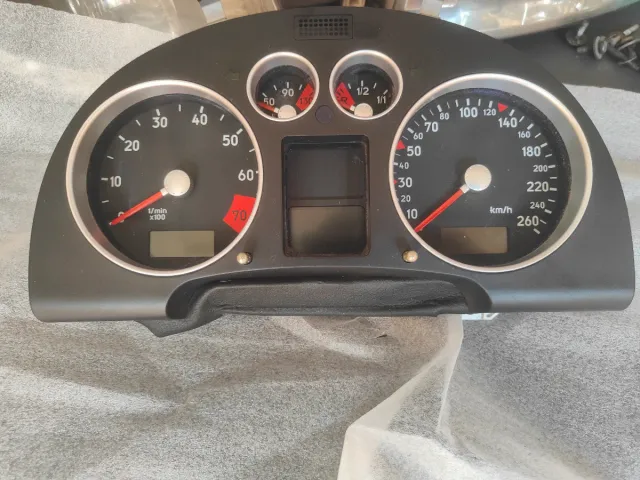 Cuadro instrumentos Audi TT Mk1. RECONSTRUIDO.