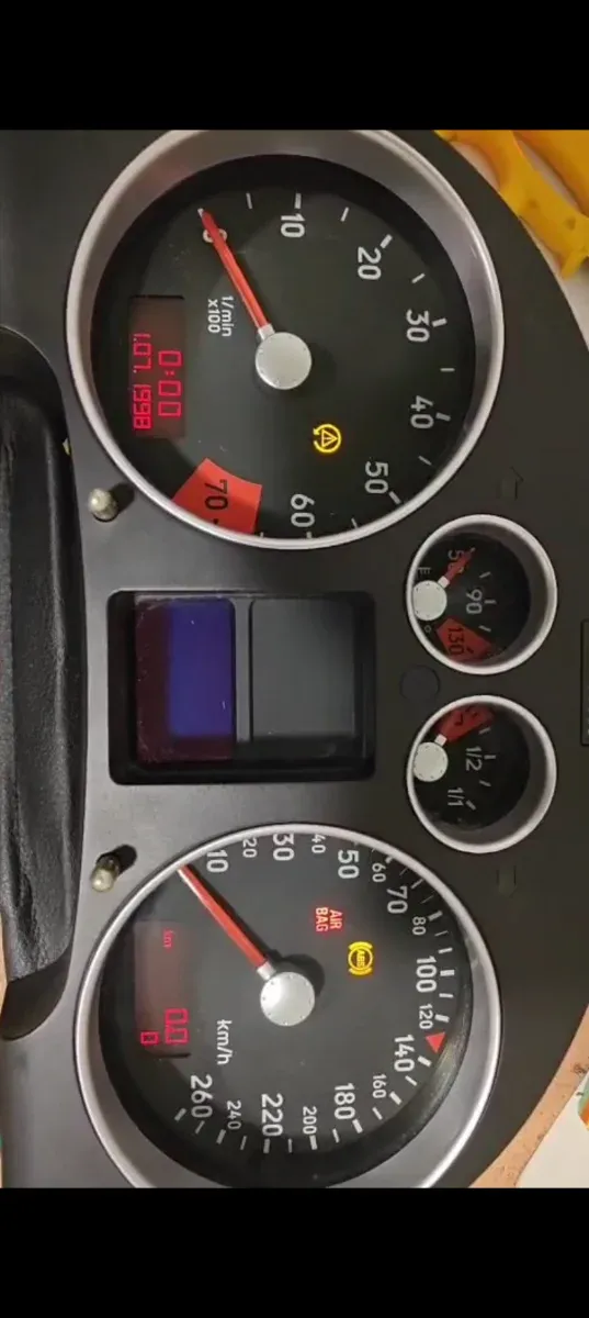 Cuadro instrumentos Audi TT Mk1. RECONSTRUIDO.