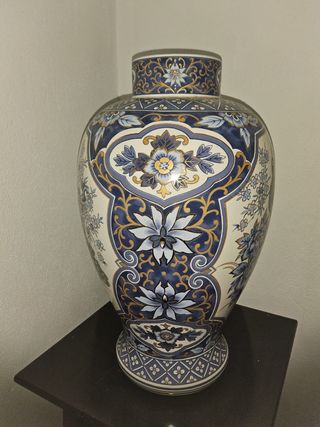 Jarrón azul y blanco de cerámica
