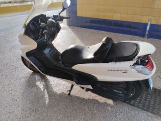 Yamaha Majesty 400 - Scooter Año 2005/23000 km