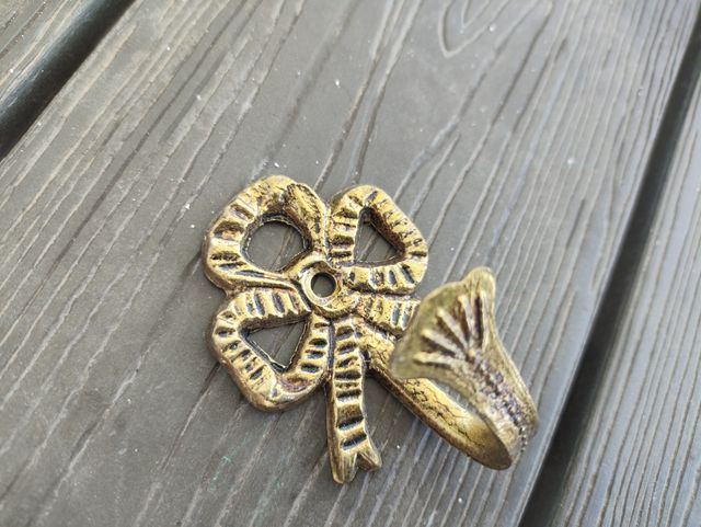 Ganchos dorados para cortinas. Precio por cada par