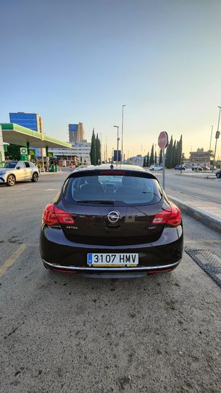 Opel Astra 2012