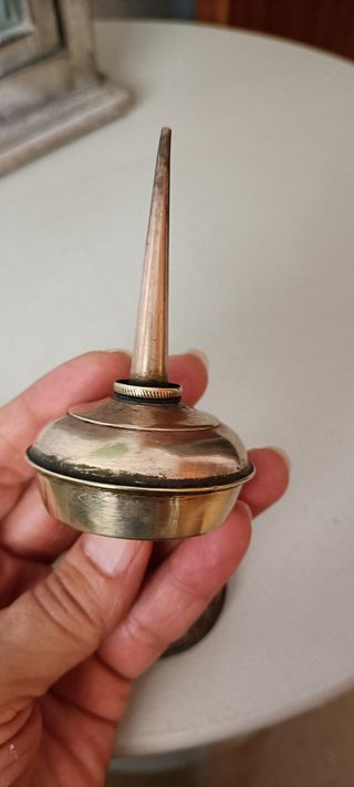 2 Aceiteras o Alcuzas antiguas.