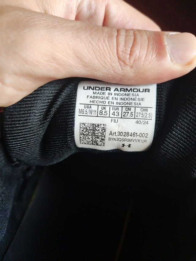 Zapatillas Under Armour Spawn 7 - Negras/Doradas