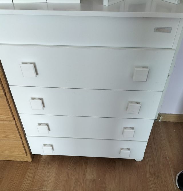 Cómoda infantil blanca