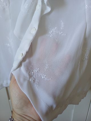 Blusa blanca bordada