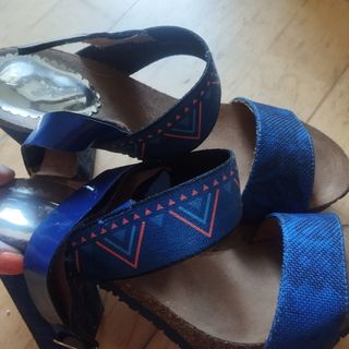 Sandalias azules tacón-cuña