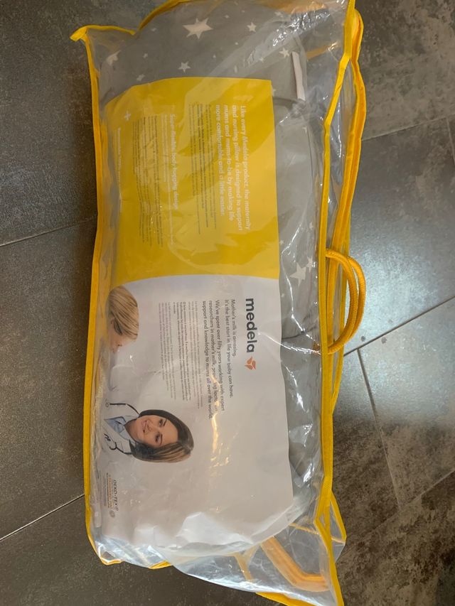 Cojín lactancia Medela - Estrellas Gris