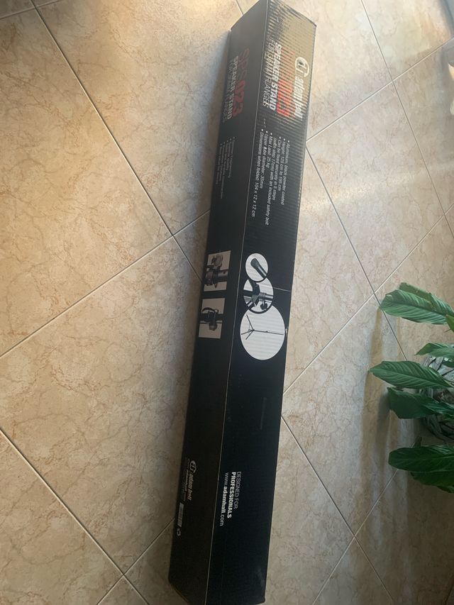 Soporte para Altavoz Adam Hall SPS023