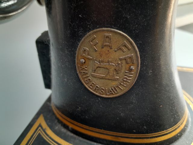 Máquina coser PFAFF Antigua