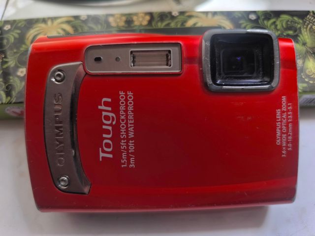 Olympus Tough TG-320 roja