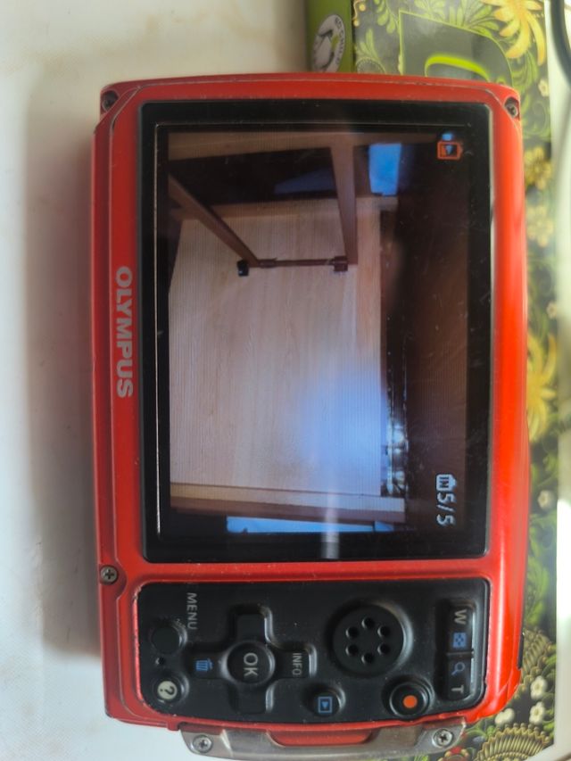 Olympus Tough TG-320 roja