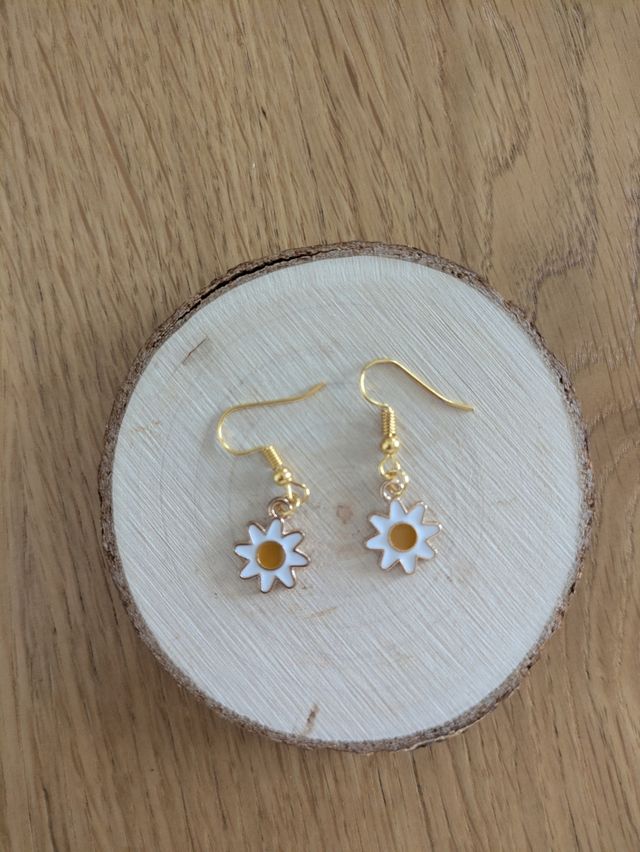 Pendientes flores dorados