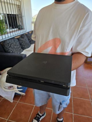 PS4 Slim 1TB - PlayStation 4