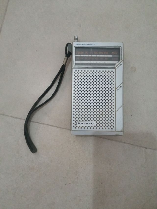 Radio Sanyo AM/FM portátil RP 5065
