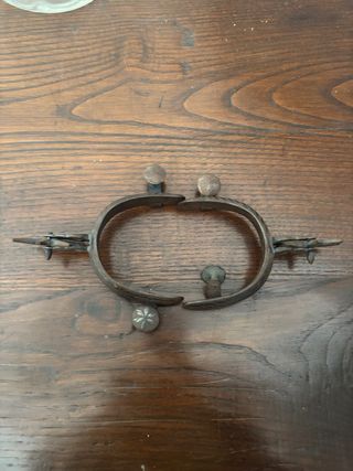 Speroni messicani antichi in metallo