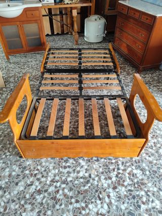 Sofá cama dos plazas. Estructura madera. Desenfund