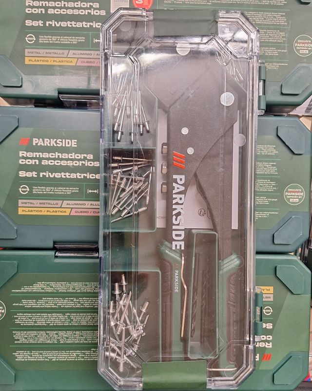 Remachadora con accesorios