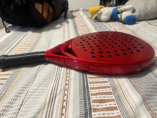 Pala pádel Wilson Bela roja + bolsa adidas