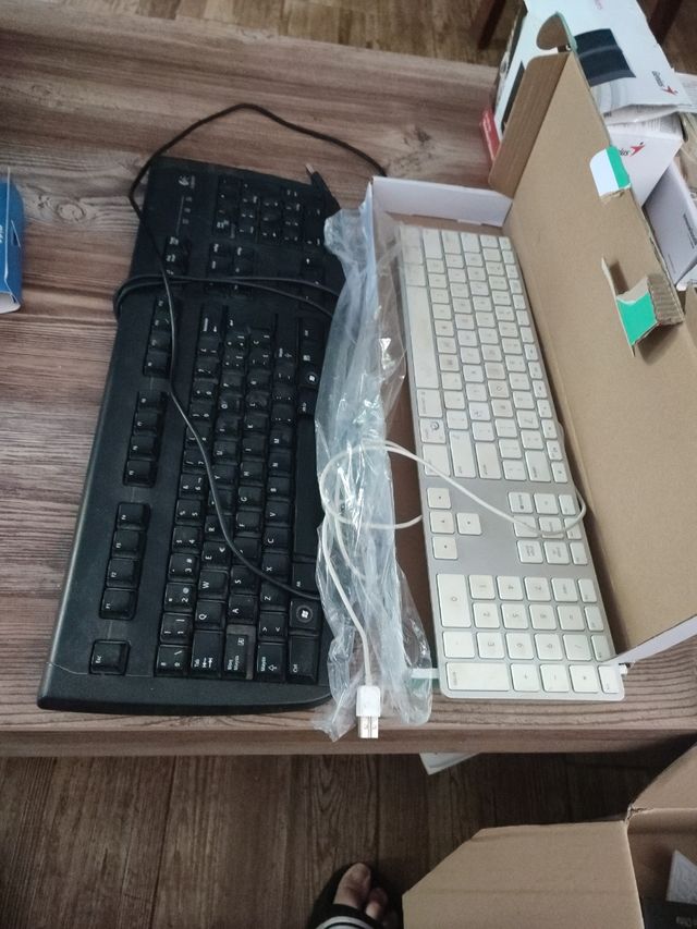 Teclado USB Blanco/Plata y otro básico con letra ñ