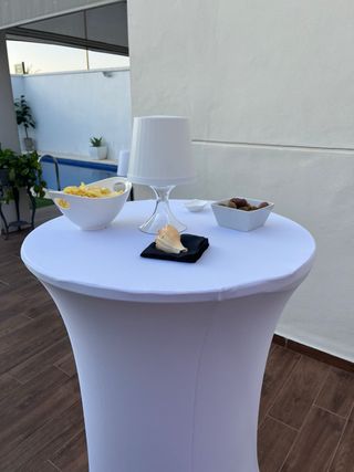 Mesa cóctel blanca