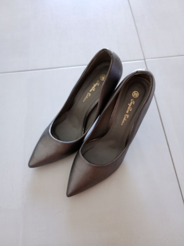 Tacones grises sin estrenar  Se venden por no usar