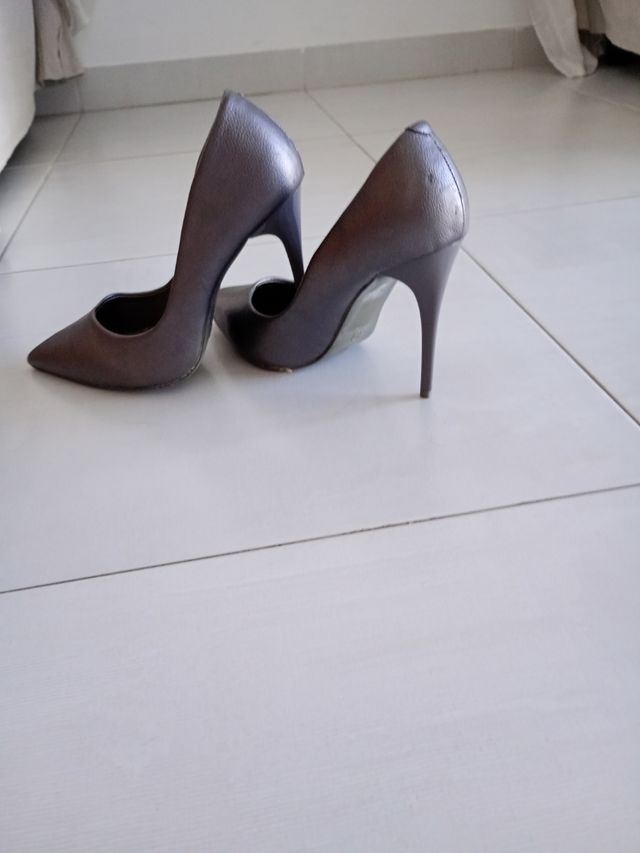 Tacones grises sin estrenar  Se venden por no usar