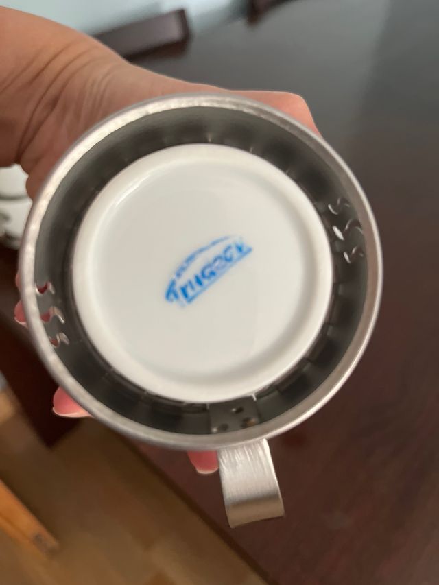 Set di tazze in porcellana bianca