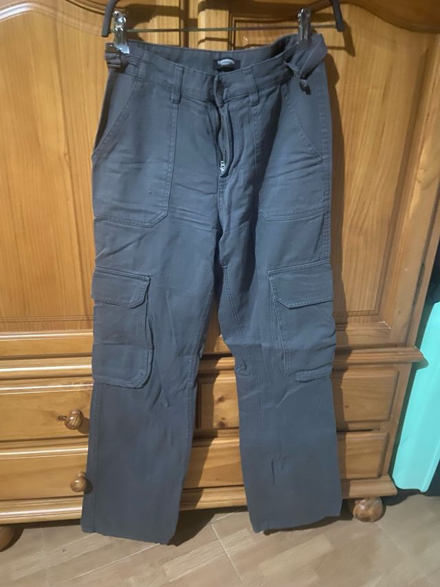 Pantalones cargo grises