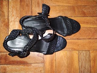 Sandalias Zara negras trenzadas