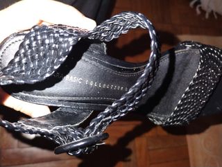 Sandalias Zara negras trenzadas