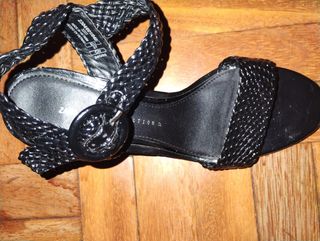 Sandalias Zara negras trenzadas