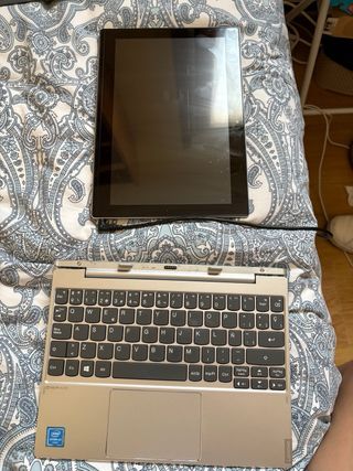 Portatil convertible en Tablet Lenovo plateada