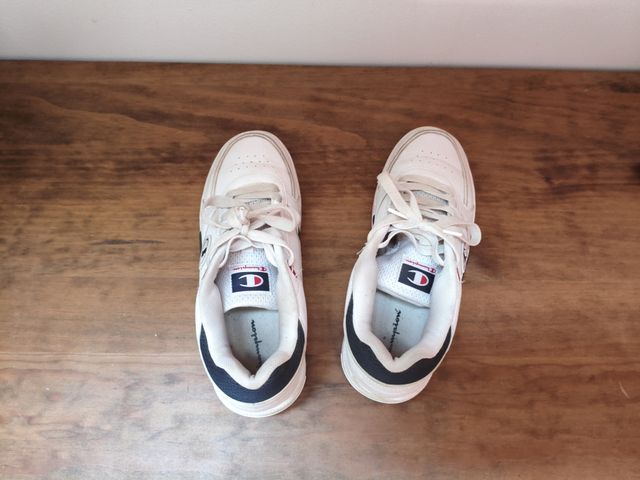 Zapatillas Champion rojas y blancas