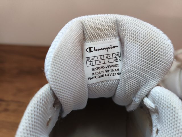 Zapatillas Champion rojas y blancas